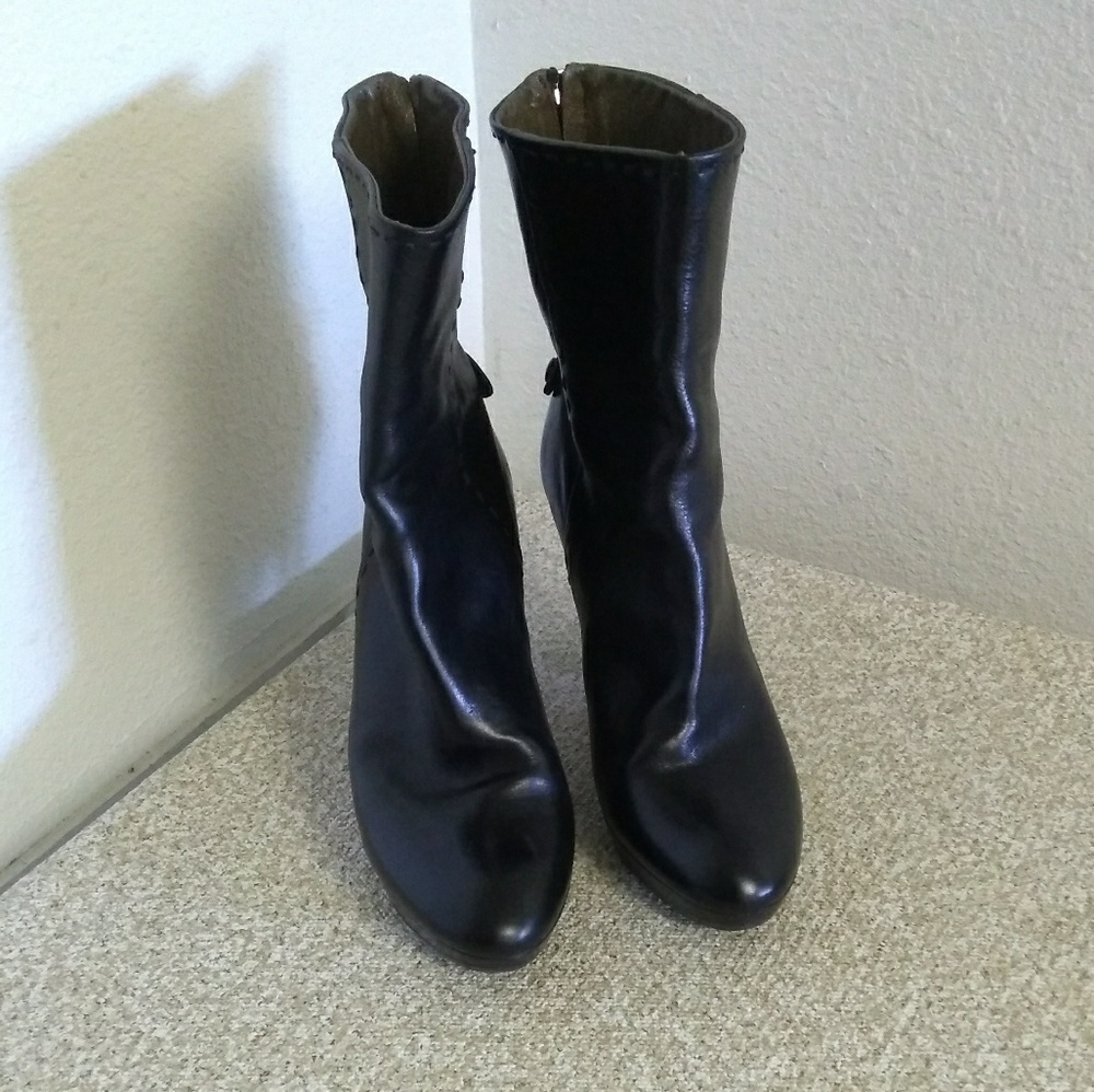 Gryson Black Leather Ankle Boots.